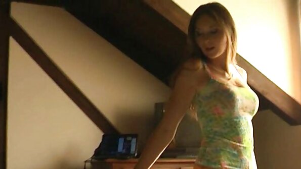 Heather Joy 和 Gabriella Paltrova 真的知道如何去做。享受这些宝贝做他们最擅长的事情。