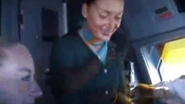 Dixie Belle 疯狂地呻吟，同时变得更加坚硬